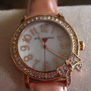 BRAND NEW WITH TAGS AUTHENTIC BETSEY JOHNSON BOW BLING WRISTWATCH STUNNING!